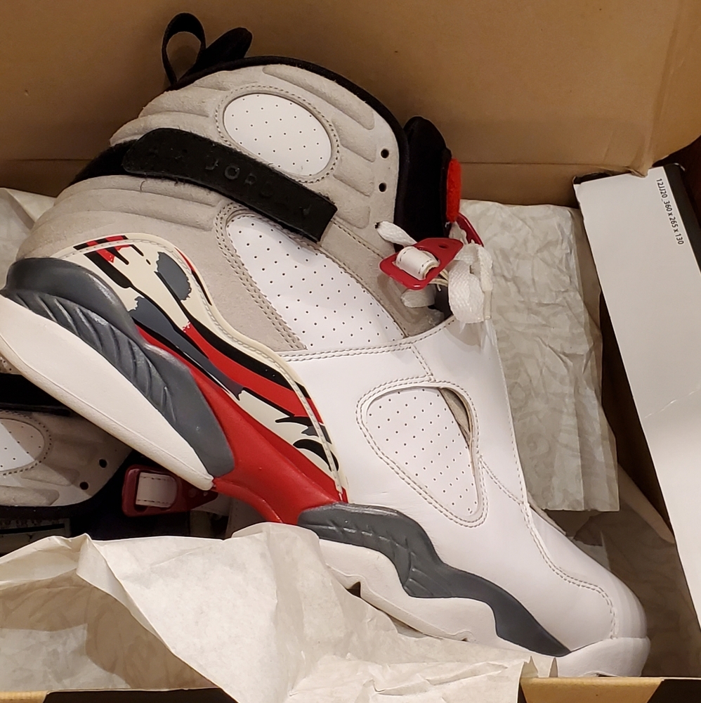 Air Jordan Retro 8 (Bugs Bunny)